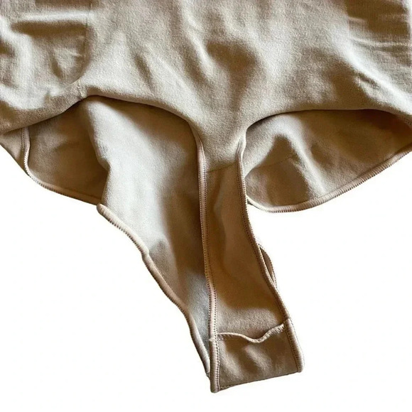 SKIMS Seamless Sculpting
Thong Bodysuit Tan Shapewear SZ 2X/ 3X #1464 - Picture 8 of 13